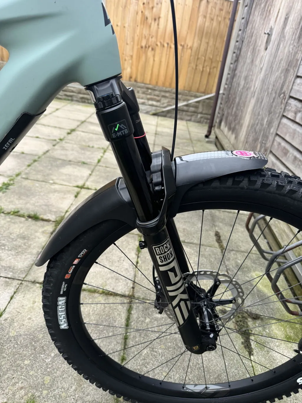 Juice Lubes Mudhugger Long EVO forskærm sort bolt-on